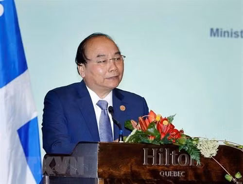 政府总理阮春福在座谈会上发表讲话。越通社记者 统一 摄