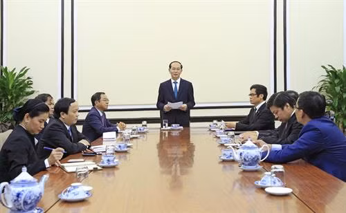越南国家主席陈大光在会上发表讲话。(图片来源:越通社) 越南国家主席陈大光在会上发表讲话。(图片来源:越通社)
