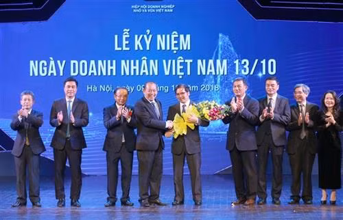 政府常务副总理张和平出席10·13越南企业家日庆祝活动。图自越通社
