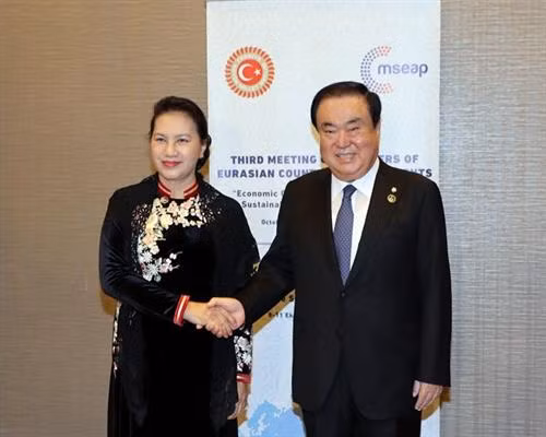 阮氏金银会见韩国国会议长。图自越通社