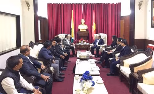座谈会场景。图自互联网 座谈会场景。图自互联网