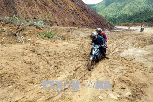资料图：越南西北地区连续降雨造成泥石流和山坡。（图片来源：越通社）