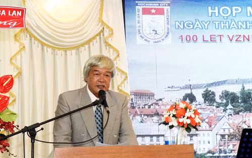 越捷友好协会胡志明市分会会长阮梅在见面会上发表讲话。图自越通社 越捷友好协会胡志明市分会会长阮梅在见面会上发表讲话。图自越通社
