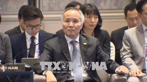 越南工贸部副部长、越南代表团团长陈国庆出席会议。(图片来源:越通社) 越南工贸部副部长、越南代表团团长陈国庆出席会议。(图片来源:越通社)