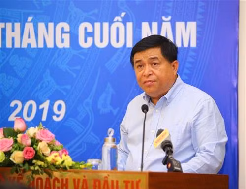 计划与投资部部长阮志勇在会议上发表讲话。图自越通社 计划与投资部部长阮志勇在会议上发表讲话。图自越通社