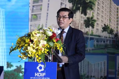 河静省人民委员会副主席邓国荣在开工仪式上发表讲话。（图片来源：因特网）