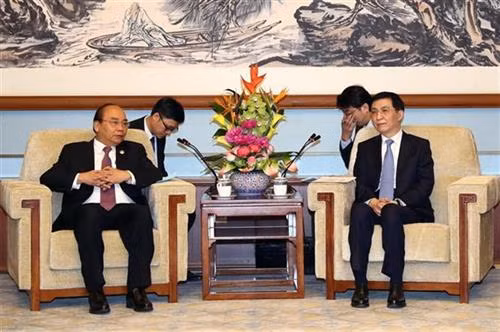 阮春福总理会见中国共产党中央书记处书记王沪宁。图自越通社