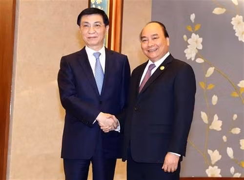 阮春福总理会见中国共产党中央书记处书记王沪宁。图自越通社