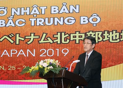 越共中央政治局委员、政府副总理王廷惠在会议上发表讲话。图自越通社 越共中央政治局委员、政府副总理王廷惠在会议上发表讲话。图自越通社