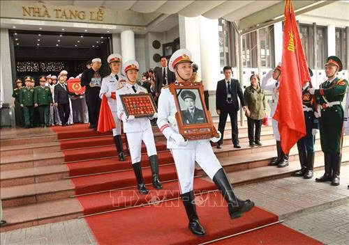 原越南部长议会副主席同士元国葬隆重举行。图自越通社
