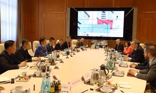 双方会谈场景 图自越通社
