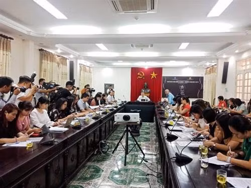新闻发布会全景。图自越通社 新闻发布会全景。图自越通社