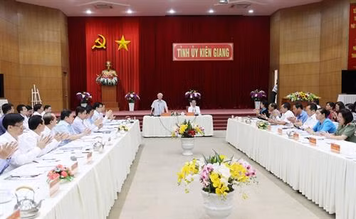 阮富仲发表讲话 图自越通社