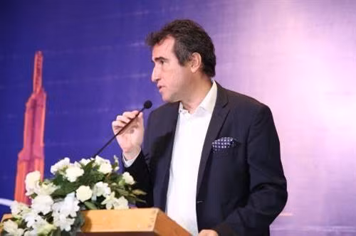 汽车进口商协会代表Laurent Genet。图自越通社