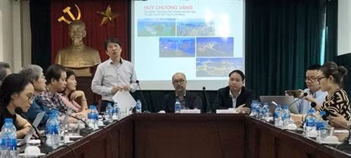 新闻发布会场景。图自 互联网 新闻发布会场景。图自 互联网
