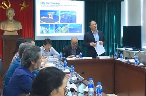 新闻发布会场景。图自 互联网 新闻发布会场景。图自 互联网