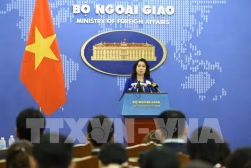 越南外交部发言人黎氏秋姮回答记者的提问。图自越通社