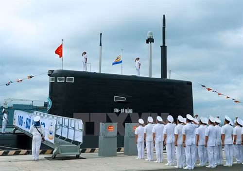 升旗仪式隆重举行(图片来源:越通社) 升旗仪式隆重举行(图片来源:越通社)