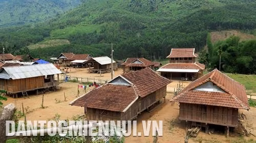 山河县山奇乡莫尼村居住着80户赫耶族家庭。基于广义省4.30股份公司已投资兴建供水供电和学校等系统,当地同胞生活明显改善。记者 福玉 摄 山河县山巴乡特困同胞获免费体检和发药。记者 福玉 摄 2013-2020年阶段广义省农村供电项目目前已向波斯县5个乡供电,帮助赫耶族同胞发展生产,改善物质赫精神生活。记者 福玉 摄 山河县山奇乡莫尼村居住着80户赫耶族家庭。基于广义省4.30股份公司已投资兴建供水供电和学校等系统,当地同胞生活明显改善。记者 福玉 摄 山河县山巴乡特困同胞获免费体检和发药。记者 福玉 摄 2013-2020年阶段广义省农村供电项目目前已向波斯县5个乡供电,帮助赫耶族同胞发展生产,改善物质赫精神生活。记者 福玉 摄