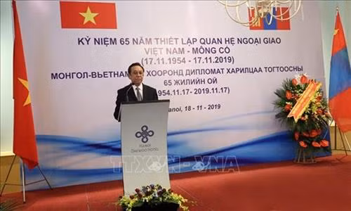 蒙古国驻越南大使比雷格多里·达斯在活动上发表讲话。图自越通社