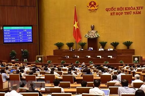 国会代表表决通过《网络安全法〉。(图片来源:越通社) 国会代表表决通过《网络安全法〉。(图片来源:越通社)