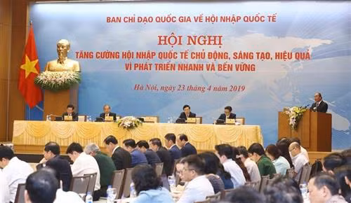 阮春福在会议上发表讲话。图自越通社 阮春福在会议上发表讲话。图自越通社