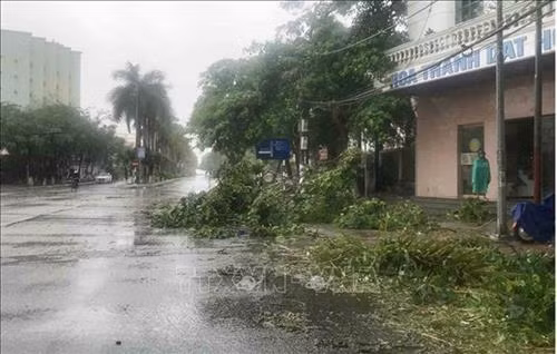 第2号台风“木恩” 登陆越南海防市和南定省一带。图自越通社 第2号台风“木恩” 登陆越南海防市和南定省一带。图自越通社