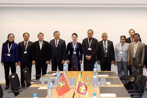 双方代表合影。越通社记者 仲德 摄