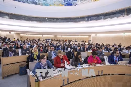 联合国人权理事会第37次会议闭幕式场景。(图片来源:越通社) 联合国人权理事会第37次会议闭幕式场景。(图片来源:越通社)