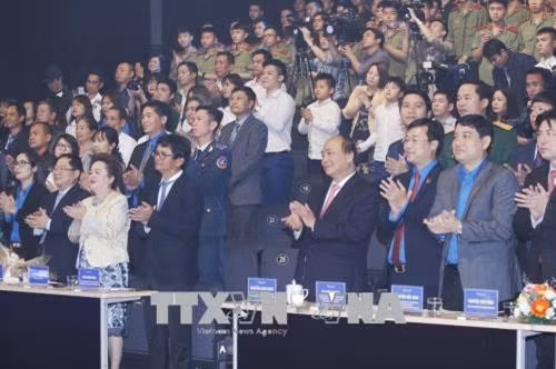 越南政府总理阮春福出席2017年越南优秀青年表彰大会。越通社记者 统一 摄 越南政府总理阮春福出席2017年越南优秀青年表彰大会。越通社记者 统一 摄