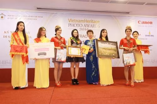 越捷航空公司与2017年越南遗产摄影大赛一路同行。（图片来源：vietjetair.com)