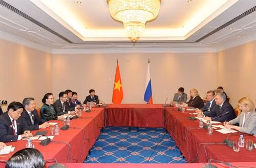 越南国会主席阮氏金银会见俄罗斯联邦国家杜马主席维亚切斯拉夫·沃洛金。图自越通社