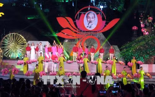 文艺表演节目。（图片来源：越通社）