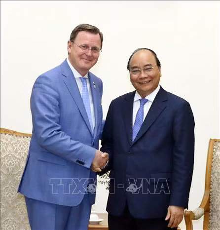 越南政府总理阮春福会见德国图林根州州长拉梅劳。图自越通社 越南政府总理阮春福会见德国图林根州州长拉梅劳。图自越通社