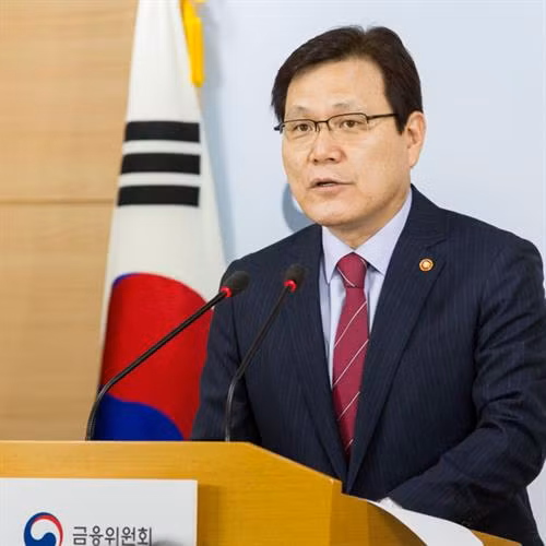 韩国金融服务委员会主席崔重卿即将对越南进行访问。(图片来源于网络) 韩国金融服务委员会主席崔重卿即将对越南进行访问。(图片来源于网络)