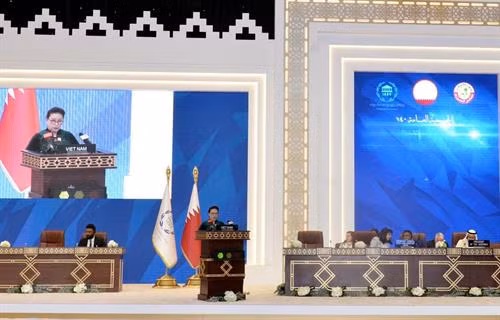 越南国会主席阮氏金银在各国议会联盟第140届大会发表讲话。图自越通社 越南国会主席阮氏金银在各国议会联盟第140届大会发表讲话。图自越通社