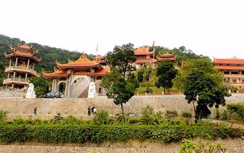觉心竹林禅院是广宁省云屯县的著名旅游景点之一。（图片来源于互联网）