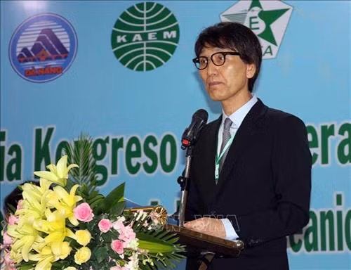 国际世界语协会亚洲与大洋洲世界语运动委员会主席徐镇洙发表讲话。图自越通社 国际世界语协会亚洲与大洋洲世界语运动委员会主席徐镇洙发表讲话。图自越通社