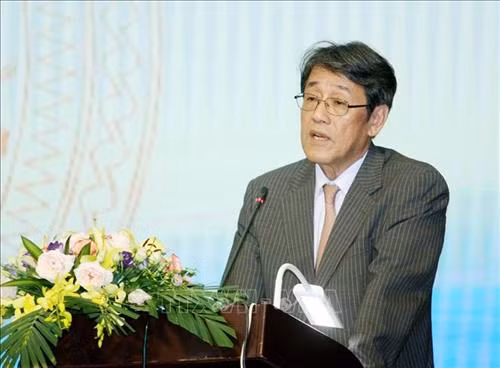 日本驻越大使梅田邦夫在会上发表讲话。图自越通社 日本驻越大使梅田邦夫在会上发表讲话。图自越通社