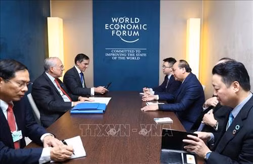 阮春福会见经济合作与发展组织(OECD)秘书长古利亚。图自越通社 阮春福会见经济合作与发展组织(OECD)秘书长古利亚。图自越通社