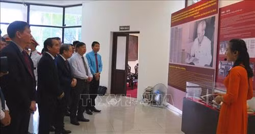 “走向梦想——胡志明主席遗嘱落实50周年”专题展览会30日在承天顺化省举行。图自越通社