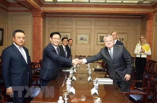 政府副总理王廷惠（左）副国务卿约翰∙沙利文。（图片来源：越通社）