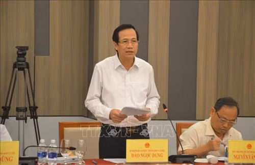 越南劳动荣军与社会部部长陶玉容在会议上发表讲话。图自越通社 越南劳动荣军与社会部部长陶玉容在会议上发表讲话。图自越通社