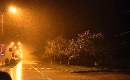 三号台风袭击清化到广平各省海域 造成大雨。(图片来源:越通社) 三号台风袭击清化到广平各省海域 造成大雨。(图片来源:越通社)