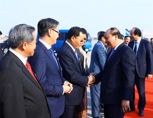 越南政府总理阮春福圆满结束老挝之行。(图片来源:越通社) 越南政府总理阮春福圆满结束老挝之行。(图片来源:越通社)