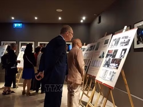 旅法越南人协会与胡志明博物馆在法国联合举行图片展。图自越通社 旅法越南人协会与胡志明博物馆在法国联合举行图片展。图自越通社