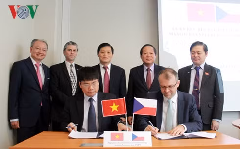 双方签署备忘录。（图片来源：越南之声）