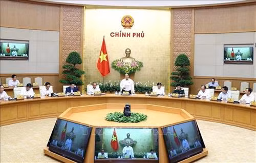 阮春福总理主持召开政府5月份例行会议。图自越通社 阮春福总理主持召开政府5月份例行会议。图自越通社