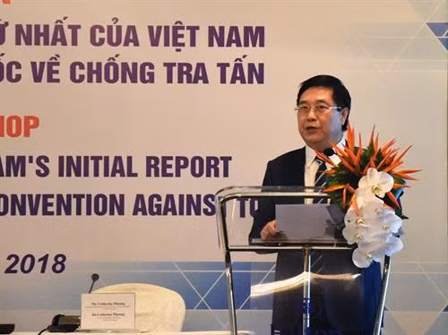 越南公安部司法行政改革与法制局局长阮玉英中将在会上发表讲话。图自因特网
