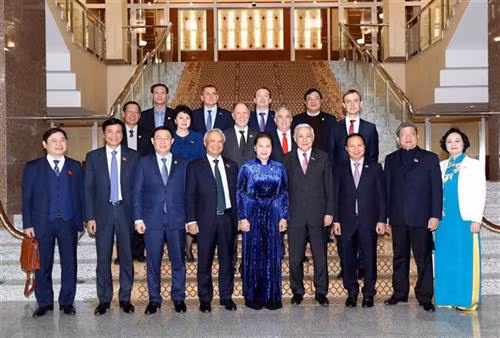 双方代表合影。图自越通社 双方代表合影。图自越通社